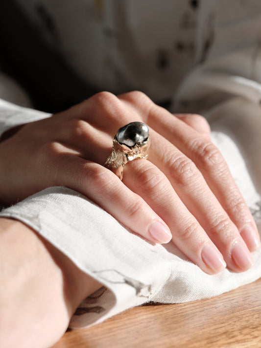 Alice Waese Big Hydra Pearl Ring